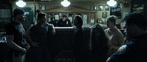 Délivre-Nous du Mal - Extrait "Où est votre Col Padre" [VOST|HD1080p]