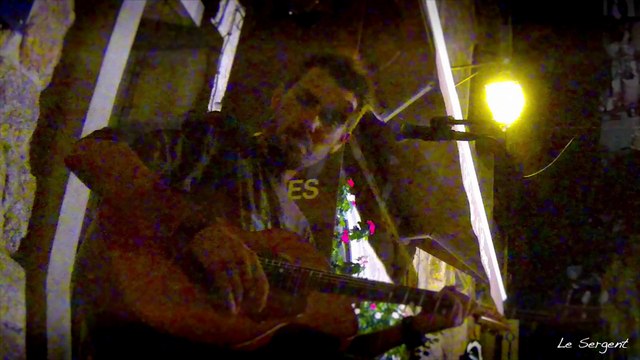 Walk On the Wild Side ( Lou Reed ) par Le Sergent, en version Acoustique ( acoustic cover ) au shopping de nuit à Sartene en Corse du Sud