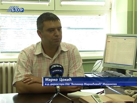 Počela sanacija krova OŠ Velimir Markičević u Majdanpeku, 24. avgust 2014. (RTV Bor)