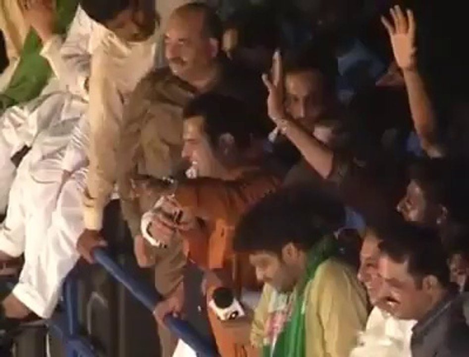 Talal CH. PML N in Faisalabad Rally abusing Imran Khan