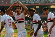 Com gols de Ganso e Pato, São Paulo vence Santos no Morumbi
