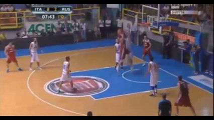 Timofey Mozgov postérize Marco Cusin