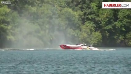 Sürat Teknesi Havada Taklalar Attı