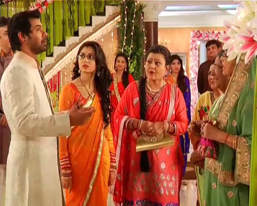 KUMKUM BHAGYA - PRAGYA AND ABHI KISS BY MISTAKE