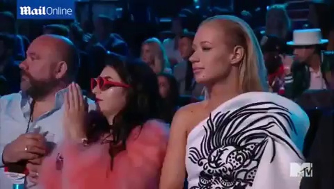 Nicki Minaj Wardrobe malfunction at MTV VMAs performance