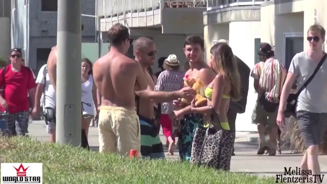 Caméra cachée hilarante : Tu peux prendre une photo de ma chatte...