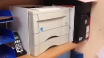 Une imprimante qui rattrape les feuilles de papiers