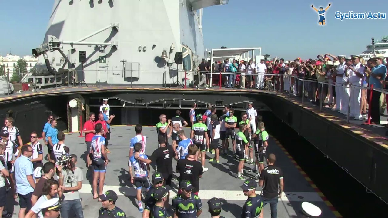 La Vuelta 2014 - Le départ de la 3e étape depuis le porte avion Juan Carlos I