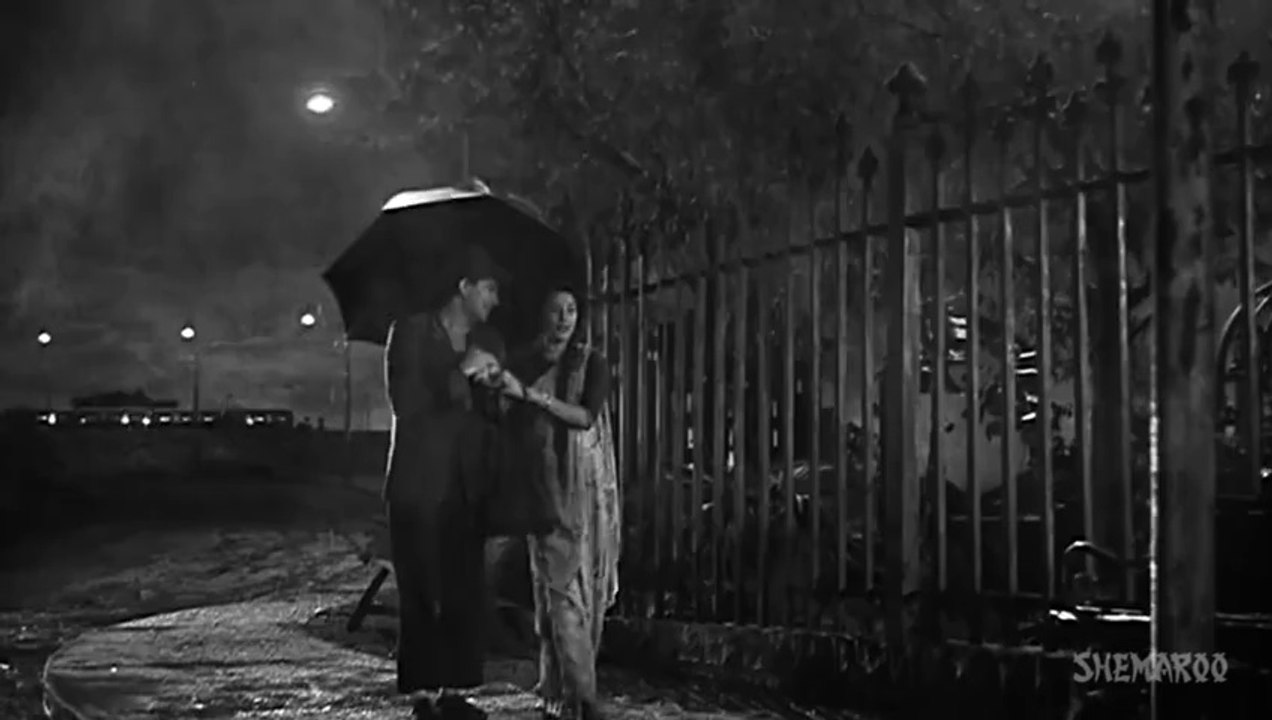 Pyar Hua Ikarar Hua - Raj Kapoor & Nargis - Shree 420 - Bollywood Evergreen Songs - Manna Dey & Lata