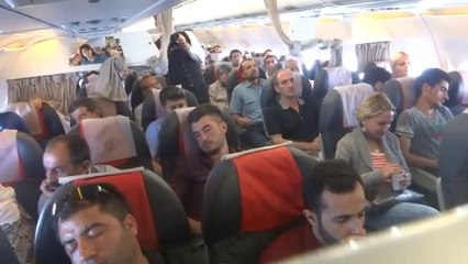 Uçakta pilotun evlenme teklifi