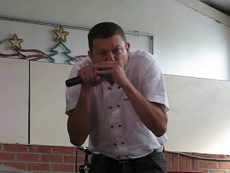 vidéo concours de cri de cochon à Obies