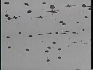 Les parachutistes atterrissent avant de plage agression