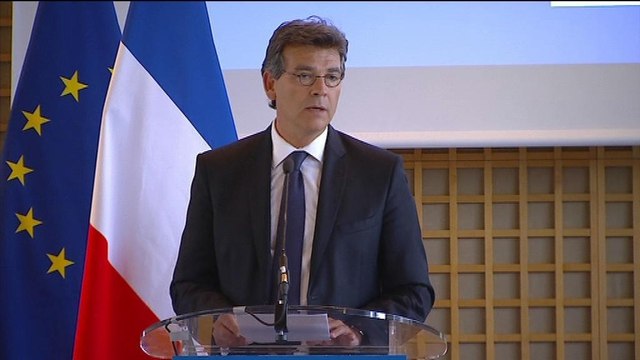 Montebourg: le monde entier nous supplie de faire cesser ces politiques d'austérité absurdes