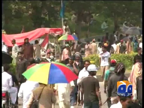 SC orders PAT, PTI to Clear Constitution Avenue -25 Aug 2014