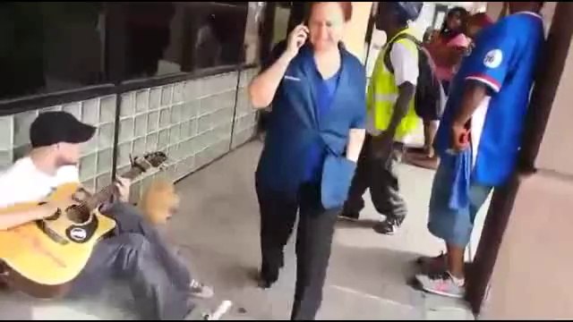 Amazing jam session - Three random guys sing together