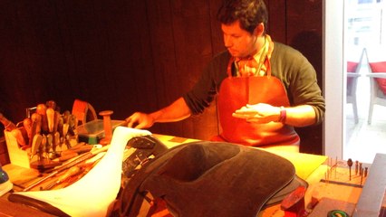 JEM à Caen. Ricardo, sellier chez Hermès partenaire de l'ėquipe américaine