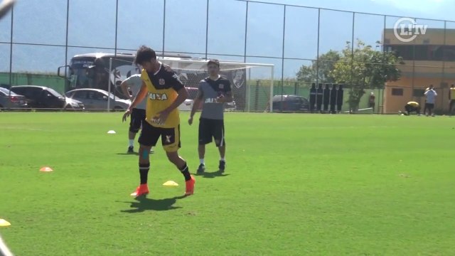 Após lesão, meia volta aos treinamentos no Vasco