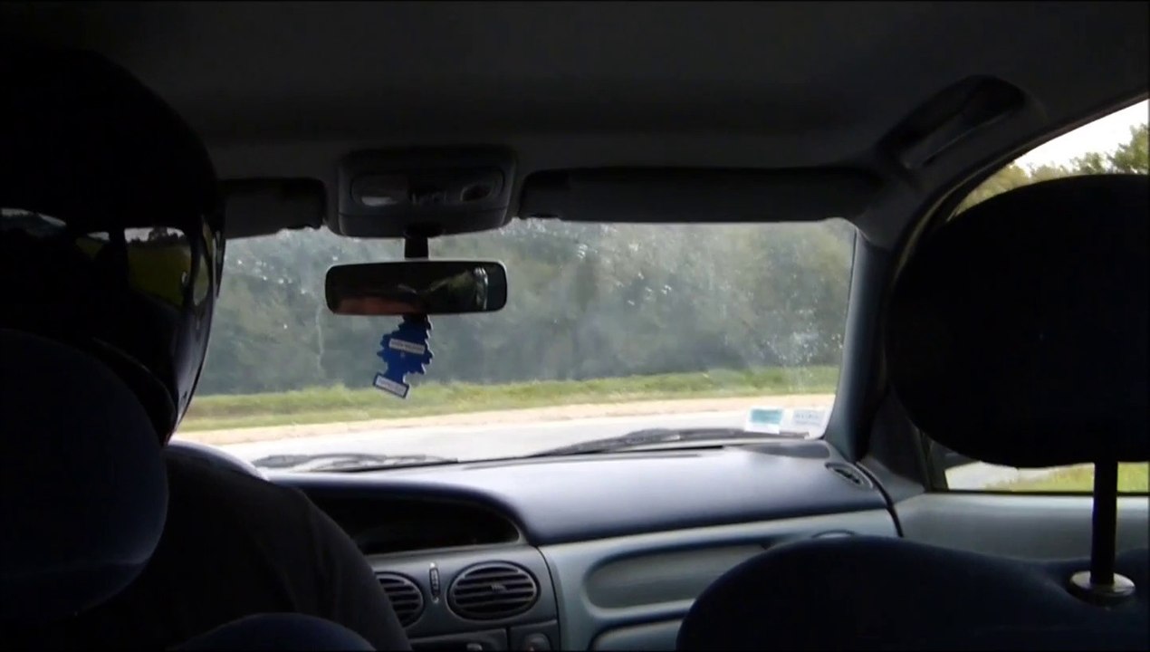 Loheac 08-2014: "biloux" au volant de sa Megane coupé 2l 16s d'origine