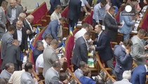 El presidente ucraniano disuelve el Parlamento y convoca elecciones anticipadas