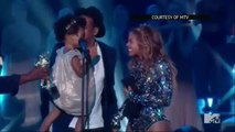 Beyonce Cries On Stage WIth Blue Ivy - MTV VMA 2014