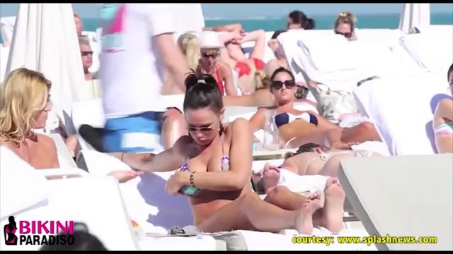 Hot Bikini Girls Claudia Romani, Suelyn Medeiros On The Beach Beautiful ASS Show bikini paradiso FULL HD