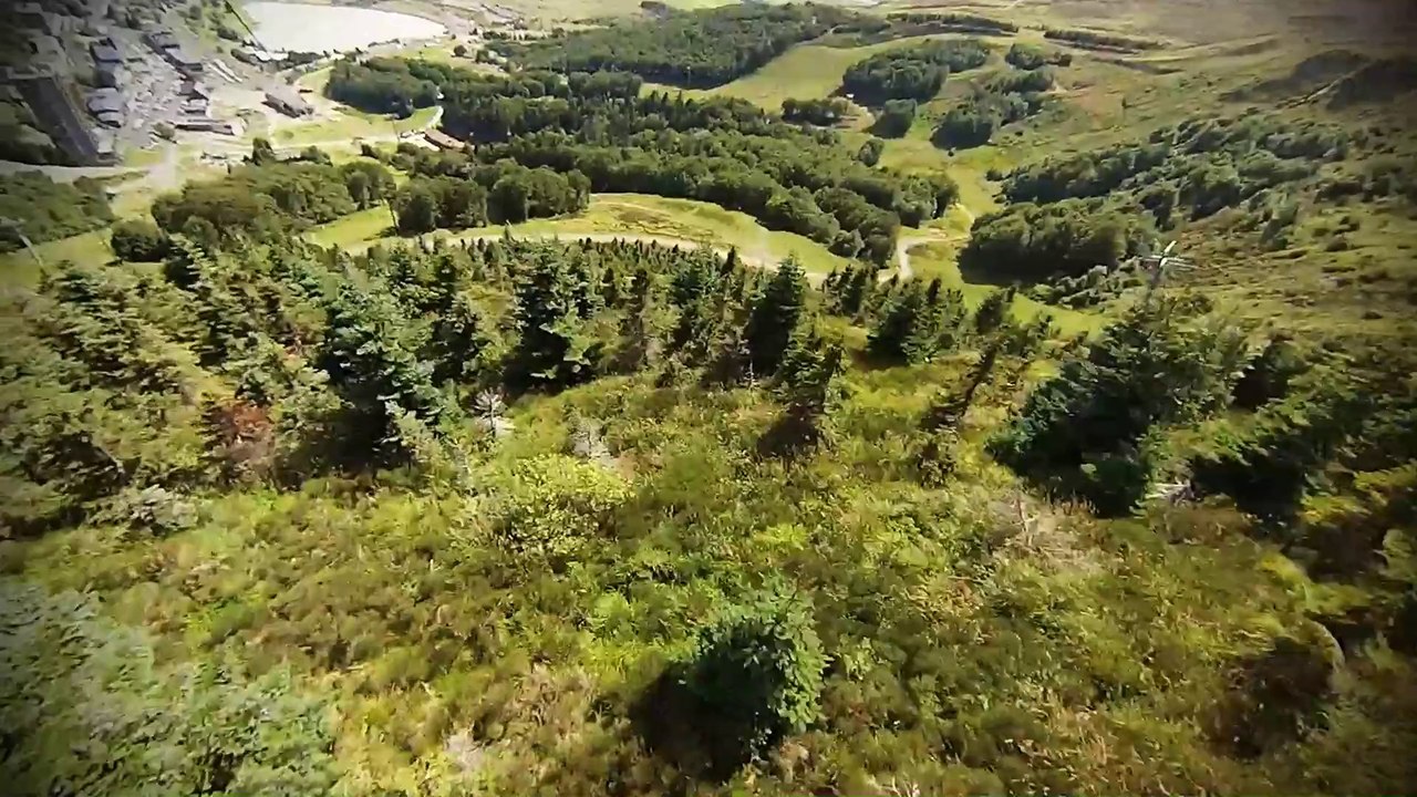 grande tyrolienne de super besse en mode superman
