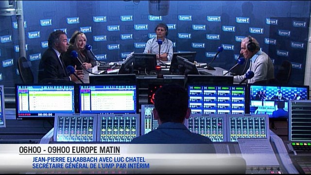 Crise de régime, le remaniement et le président sous la pluie... Voici le zapping matin !