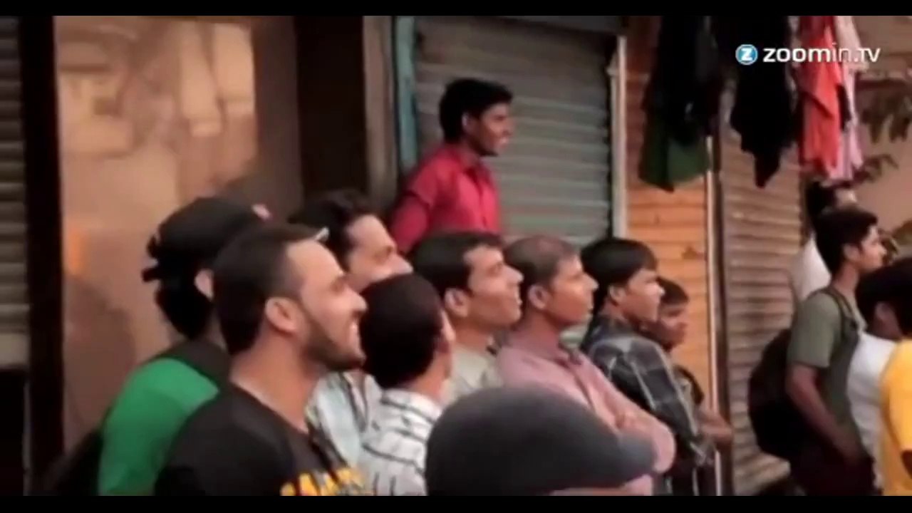 Mijando na rua