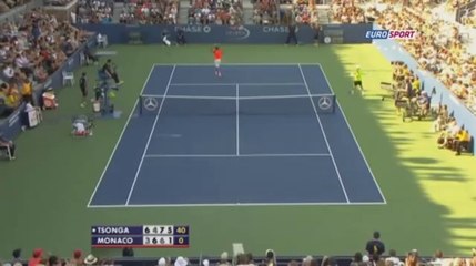 Le superbe coup entre les jambes de Juan Monaco face à Jo-Wilfried Tsonga