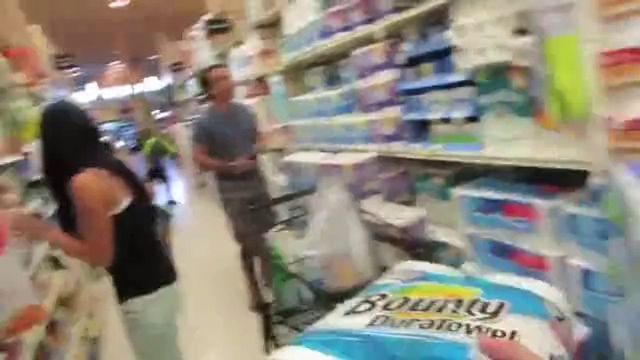 Hitting People With Stuff!!