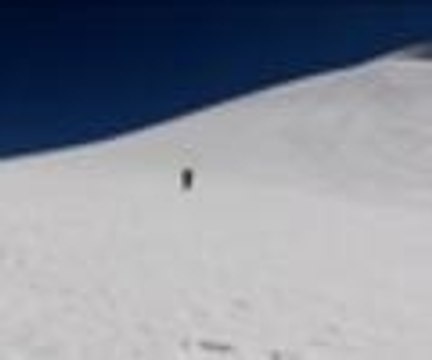 Downhill tutkunu, Ağrı Dağı'nın zirvesinden bisikletle indi