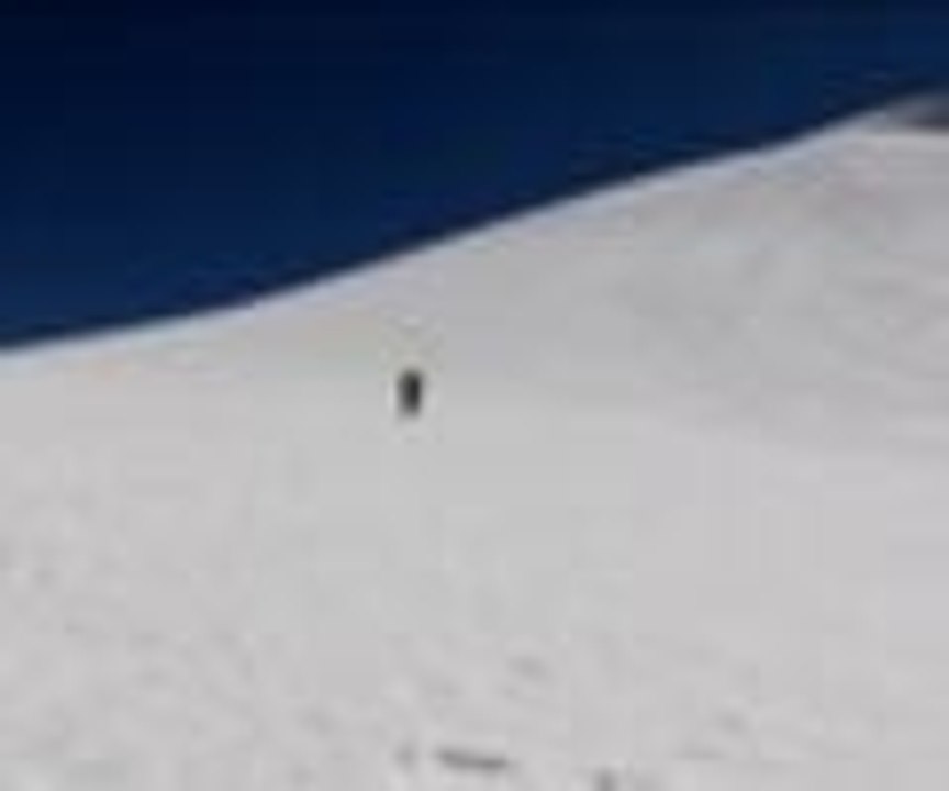 Downhill tutkunu, Ağrı Dağı'nın zirvesinden bisikletle indi