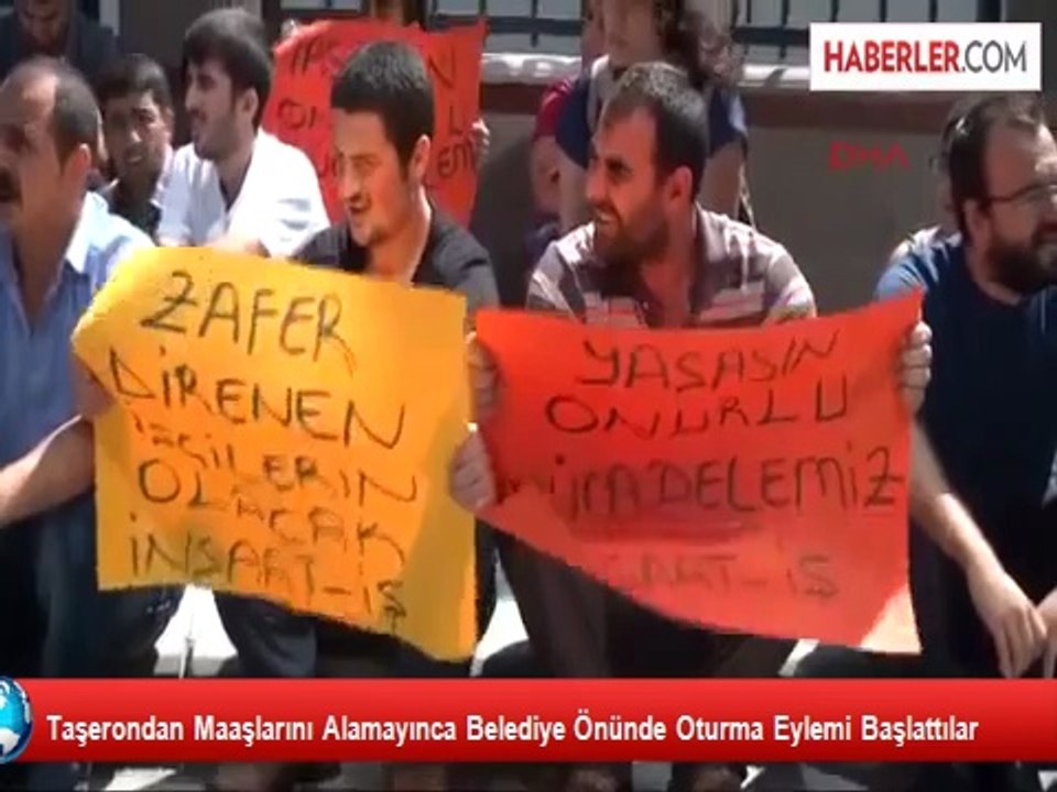 Taşerondan Maaşlarını Alamayınca Belediye Önünde Oturma Eylemi Başlattılar