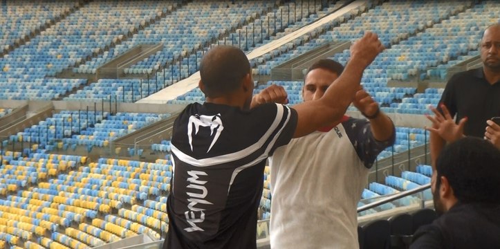 José Aldo e Chad Mendes se estranham em encarada