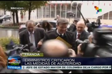 Política económica de Vals hará que Hollande incumpla: ex ministros