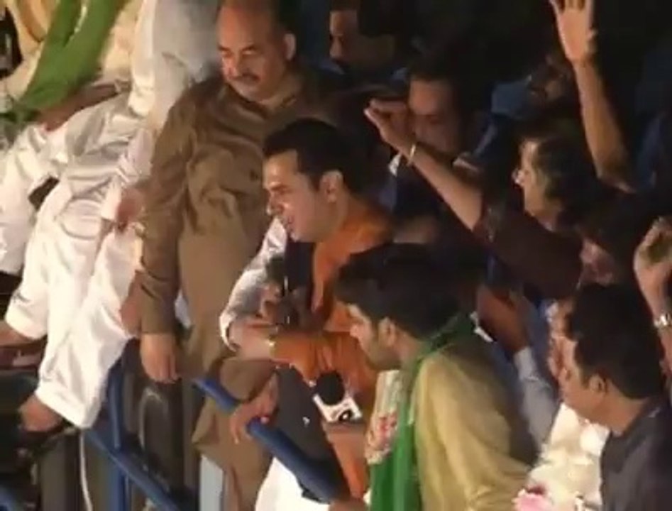 PMLN leader Talal Chaudhry abusing Imran Khan Openly