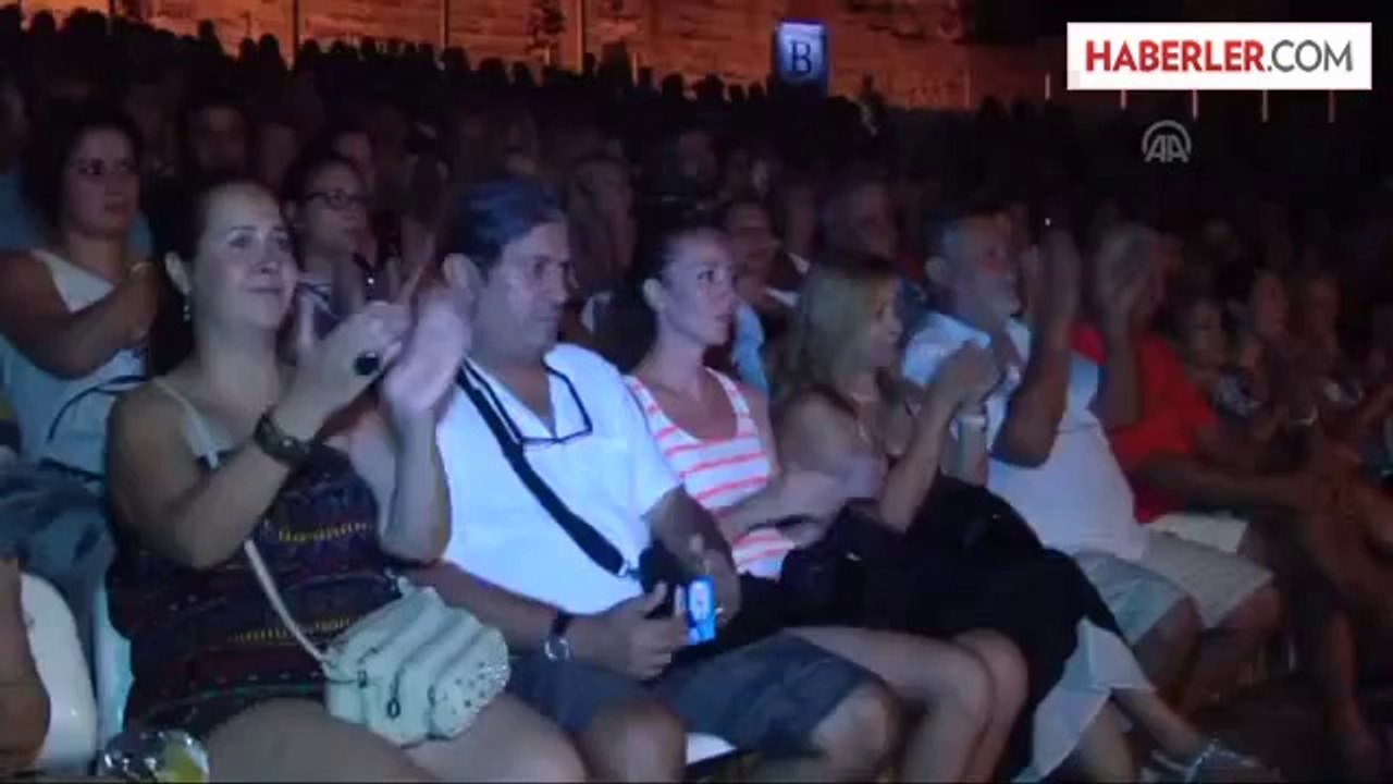 Şevval Sam Bodrum'da konser verdi