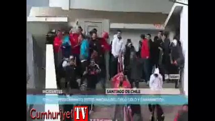 Şilili taraftarlar yakıp yıktı