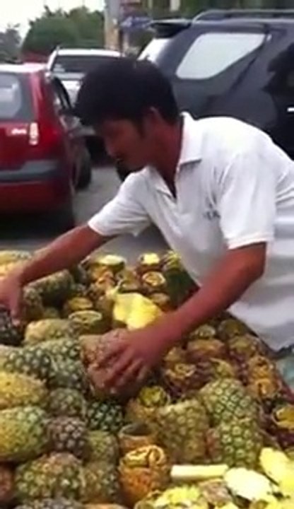 How To Cut A Pineapple Hack