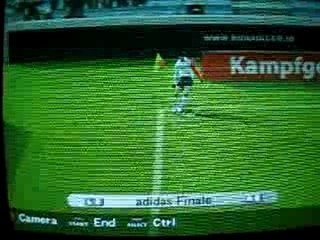 Rooney reprise sur corner pes5