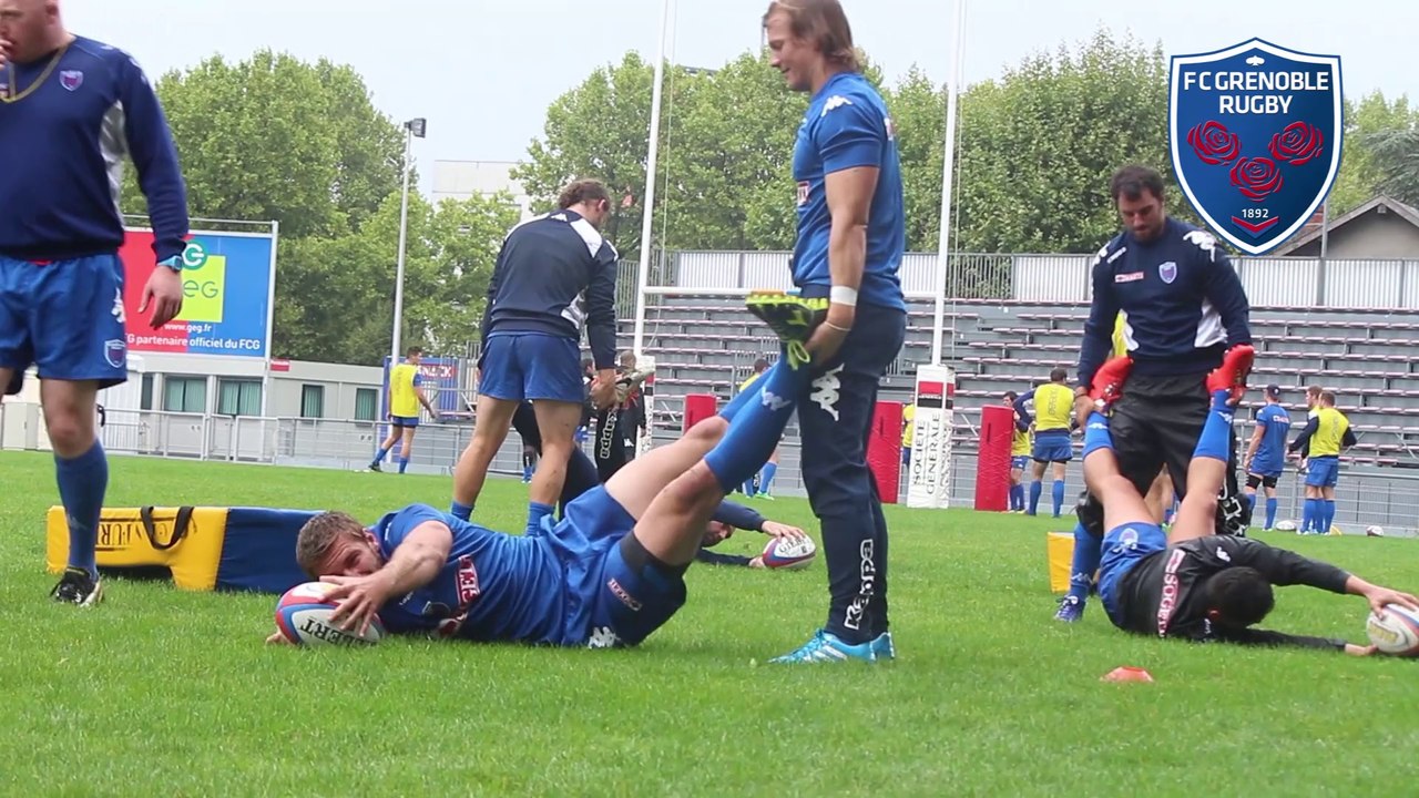 Session d'exercices au sol pour les joueurs du FCG durant l'entrainement