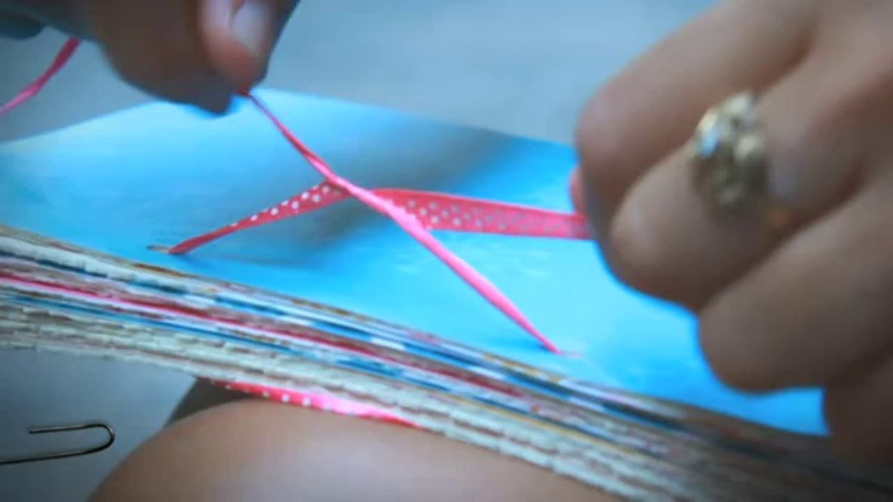 TV3 - 33 recomana - Setmana del Llibre en Català. Avinguda de la Catedral. Barcelona