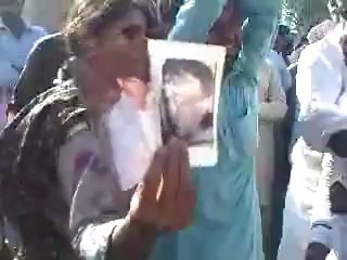 پاکستانی عدالتیں کیسا انصاف کرتی ہیں ۔۔۔۔۔ دیکھیئے اس ویڈیو میں۔۔۔۔۔