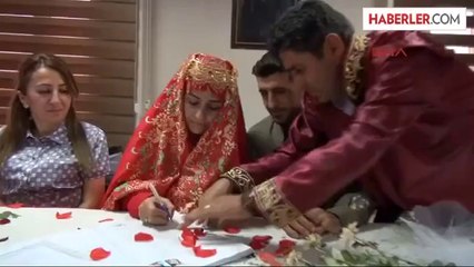 Hakkari'de Yöresel Kıyafetle Nikah Kıymaya Geldiler