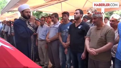 Kazada Ölen Polis Memuru Sivas'ta Toprağa Verildi