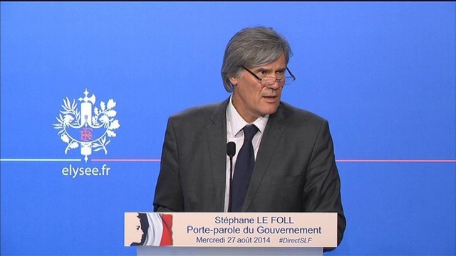 Valls rappelle à ses ministres de jouer ''collectif'