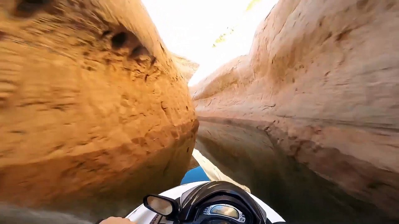 Une balade incroyable en jet ski dans un canyon d'Utah