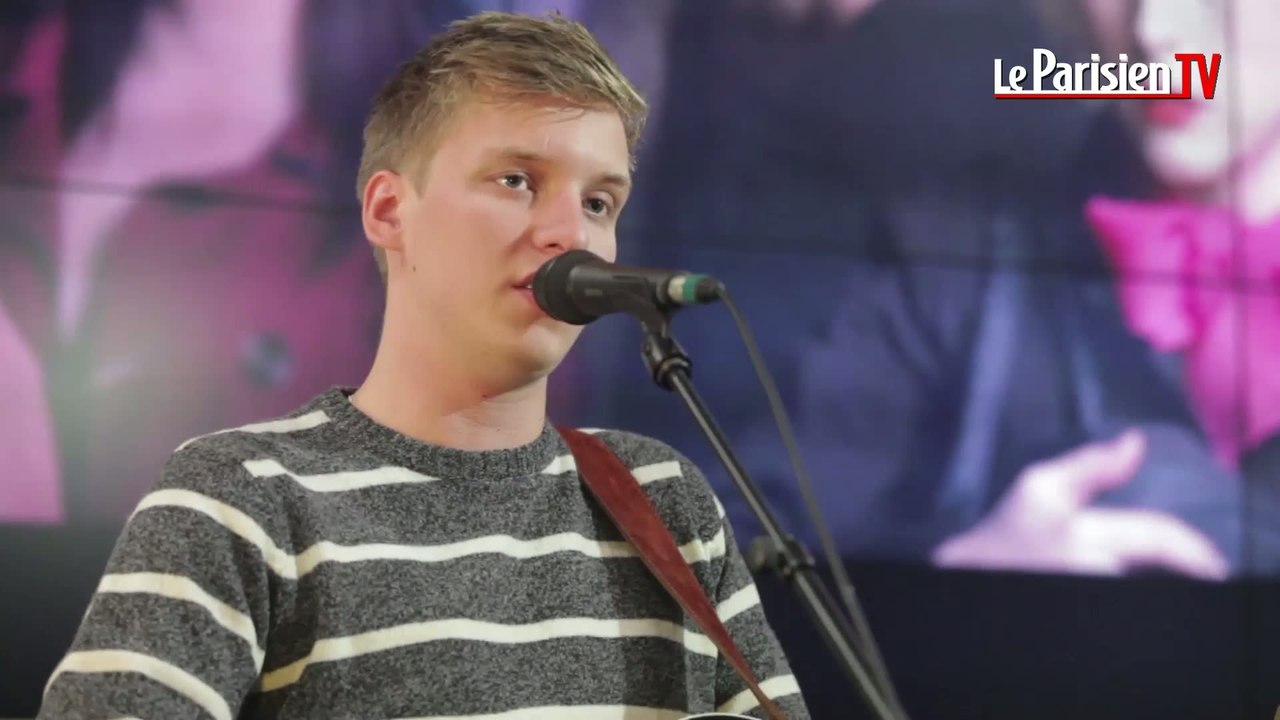George Ezra chante "Budapest" en live au Parisien