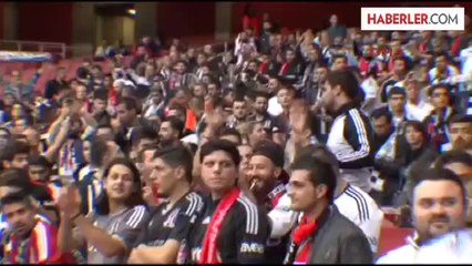 Beşiktaşlı Taraftarlar Londra'da Maç Saatini Bekliyor