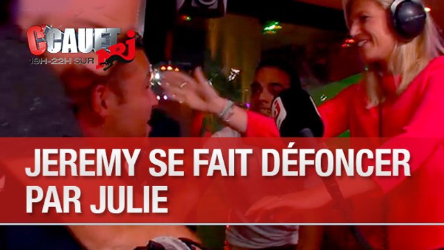 Jérémy se fait défoncer par Julie - C'Cauet Sur NRJ